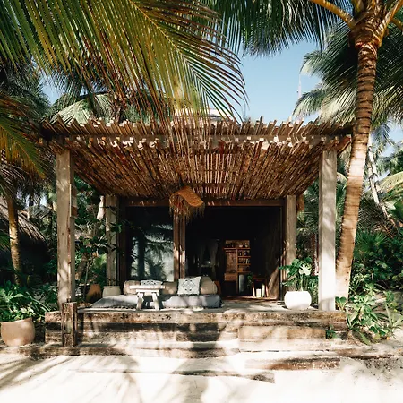 Hotel Nomade Temple 4*