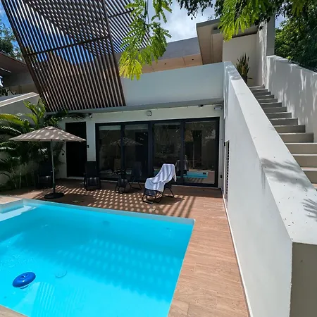 Luxury 4 Bedroom With Private Pool *