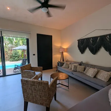 Luxury 4 Bedroom With Private Pool *