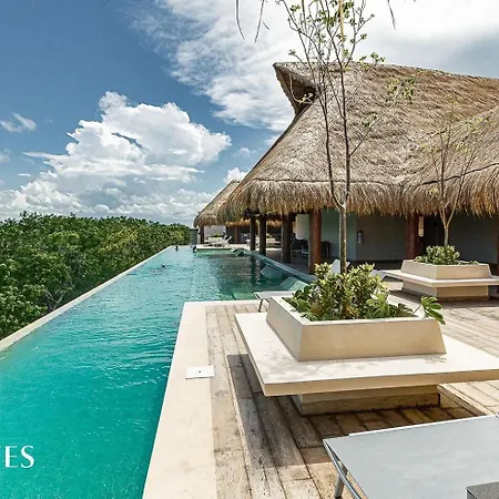 Holiday home Luxury 1br - Rooftop Paradise With Pool & Jacuzzi