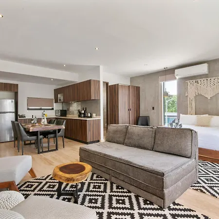 Unwind | Private Balcony & Rooftop Pools | Casago Holiday home
