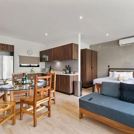Holiday home Unwind | Private Balcony & Rooftop Pools | Casago