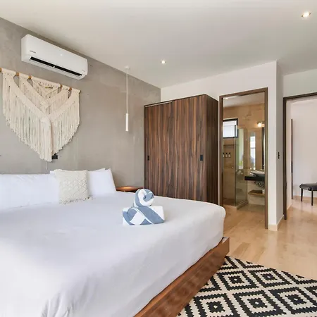 Unwind | Private Balcony & Rooftop Pools | Casago Holiday home