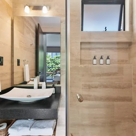 Unwind | Private Balcony & Rooftop Pools | Casago Holiday home