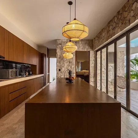 Rare 8br Dual Getaway With 4 Private Pools