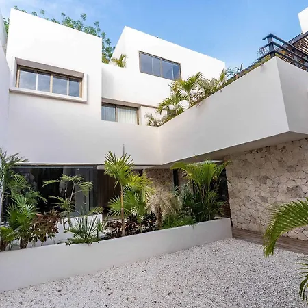 Rare 8br Dual Getaway With 4 Private Pools *