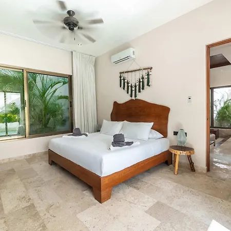 Villa Rare 8br Dual Getaway With 4 Private Pools
