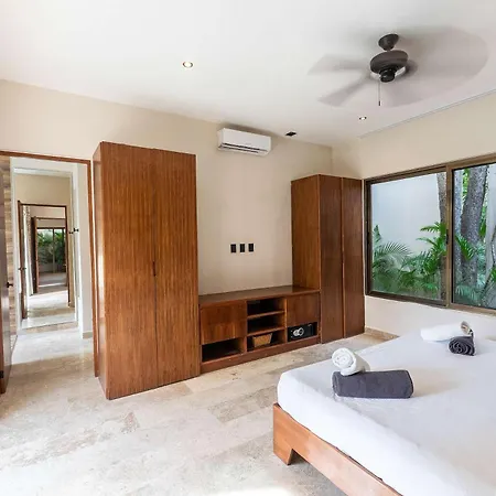 Rare 8br Dual Getaway With 4 Private Pools