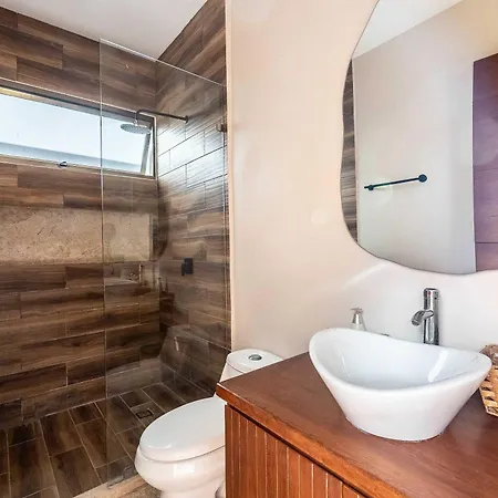 Villa Rare 8br Dual Getaway With 4 Private Pools *