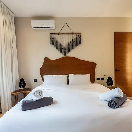 Villa Rare 8br Dual Getaway With 4 Private Pools *