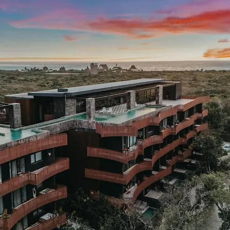 Ultra Luxury Steps From Apartment *
