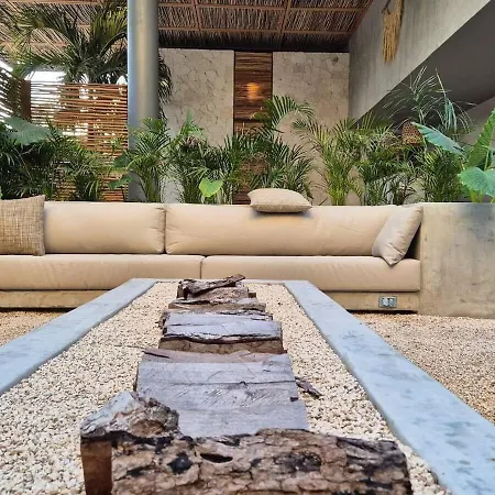 Luxury Hideaway - Rooftop Pool - Jacuzzi - Gym In *