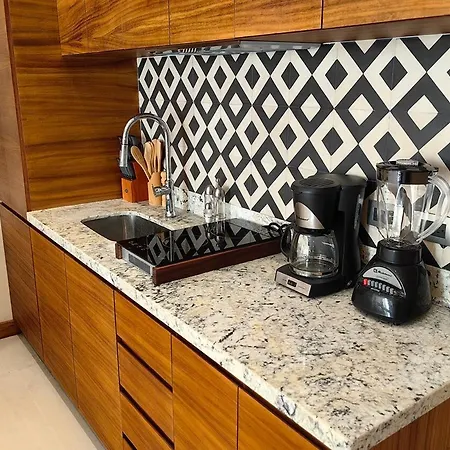 Chic Private Pool & Club Access Apartment *