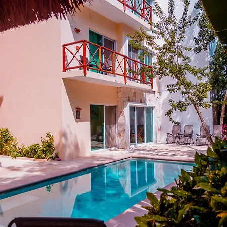 Nah Apartahotel 4*