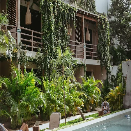 Era & Hotel