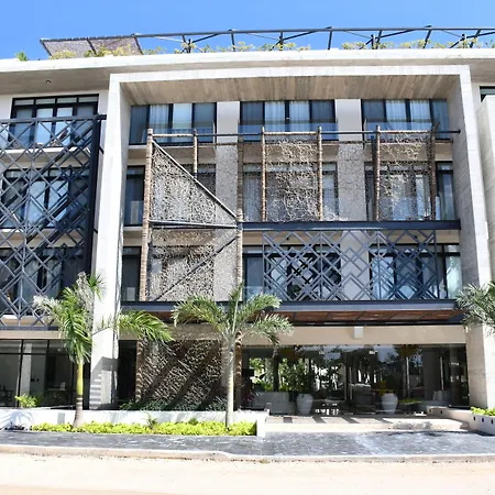 Hotel Palais By The Spot *