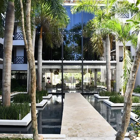 Palais By The Spot *