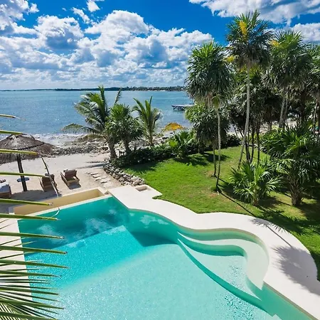 Casa Pelagia Beachfront Luruxy In *