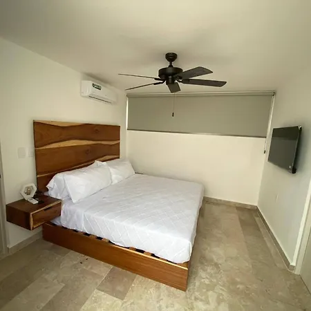 Spacious And Comfortable Ph With Private Pool In Zama Apartment *