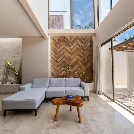 Contemporary 2br With Rooftop Lounge & Pool Villa