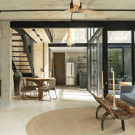 Vibes A Private Pool & Outdoor Lounge