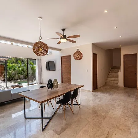 Contemporary 2br With Rooftop Lounge & Pool