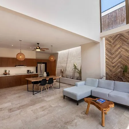 Contemporary 2br With Rooftop Lounge & Pool