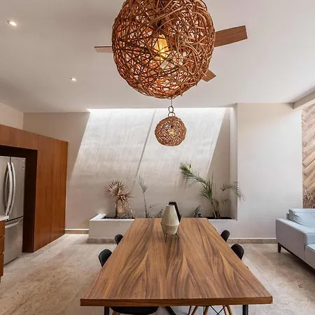 Contemporary 2br With Rooftop Lounge & Pool