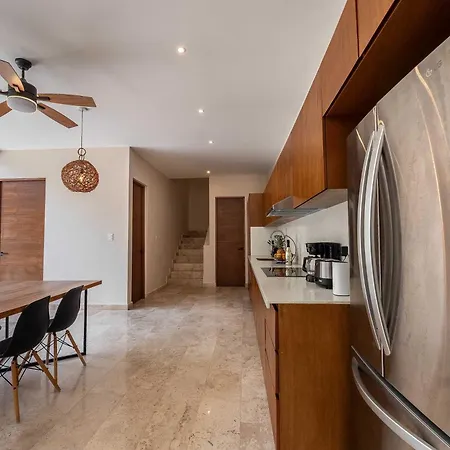 Contemporary 2br With Rooftop Lounge & Pool Villa