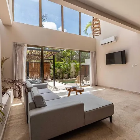 Contemporary 2br With Rooftop Lounge & Pool Villa Tulum