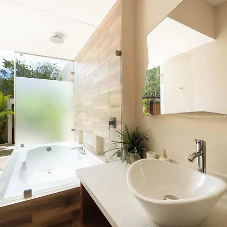 Contemporary 2br With Rooftop Lounge & Pool Tulum