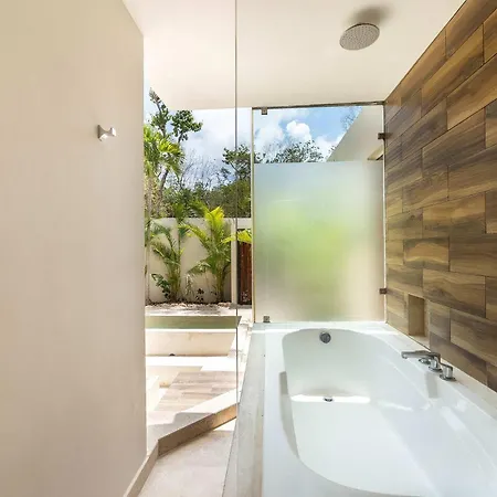 Contemporary 2br With Rooftop Lounge & Pool Villa *