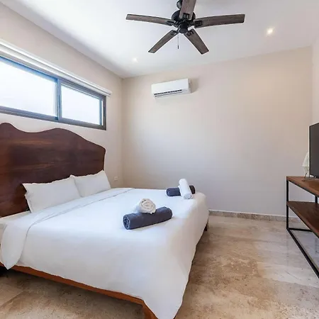 Contemporary 2br With Rooftop Lounge & Pool Villa