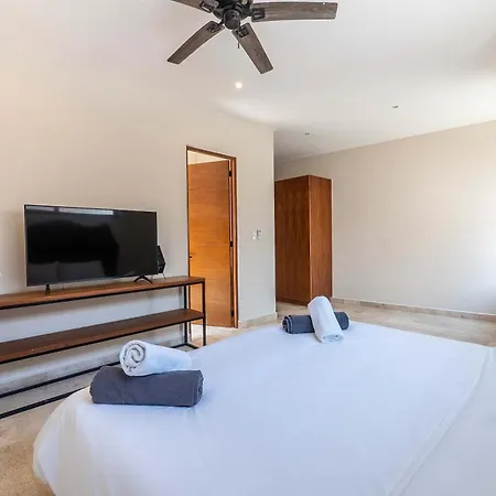 Contemporary 2br With Rooftop Lounge & Pool Villa Tulum