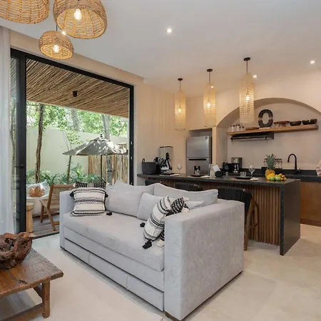 Modern 1br Hideaway With Private Pool Apartment
