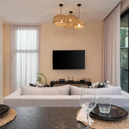 Modern 1br Hideaway With Private Pool