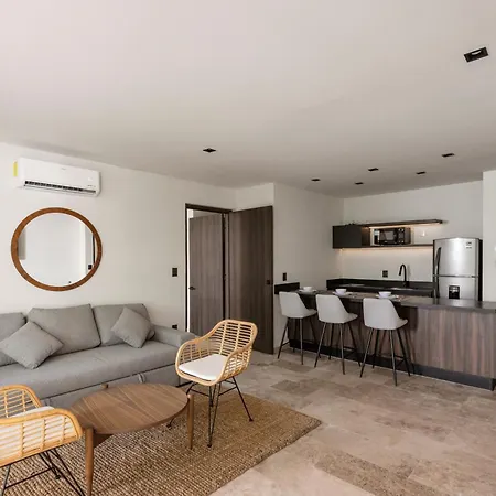 Apartment Artra, Modern Comfort With Pool Views