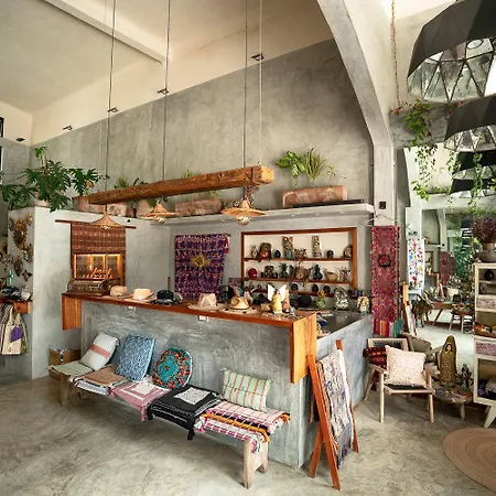 La Del Sol Boutique