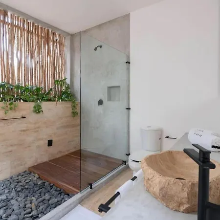 Corazon Toh - Luxury Experience