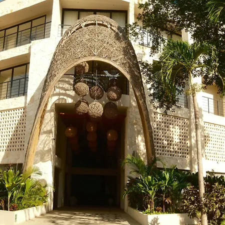Apartment Downtown Penthouse With Private Pool, Rooftop Pool And Gym, Short Distance From Beaches, Restaurants & Nightlife *