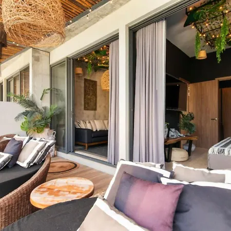 Tropical - 2br Swimout - 2 King Beds - Gym - Pools Holiday home *