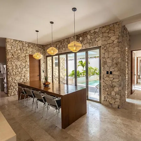 Chic 6br Dual With 4 Private Pools & Concierge