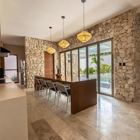 Chic 6br Dual With 4 Private Pools & Concierge Tulum