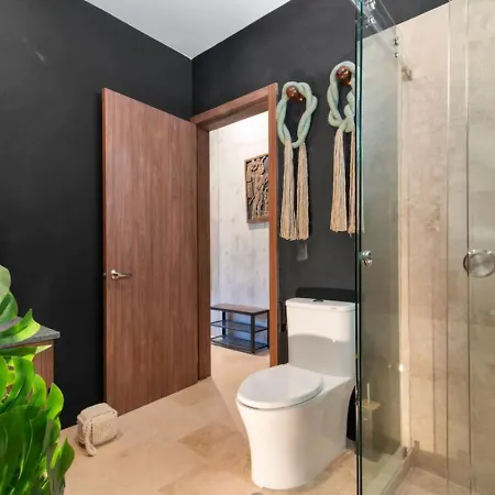 Tropical - 2br Swimout - 2 King Beds - Gym - Pools *