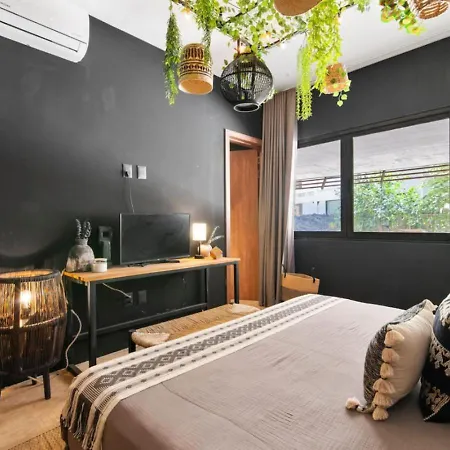 Tropical - 2br Swimout - 2 King Beds - Gym - Pools *