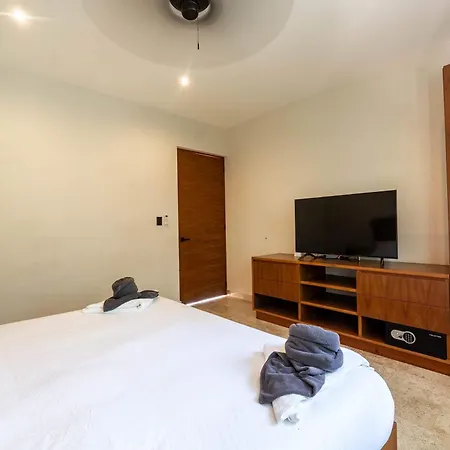 Chic 6br Dual With 4 Private Pools & Concierge Villa Tulum