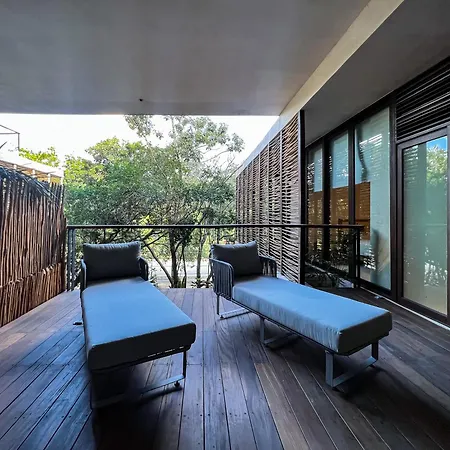 Gated 2br With Rooftop Pool *
