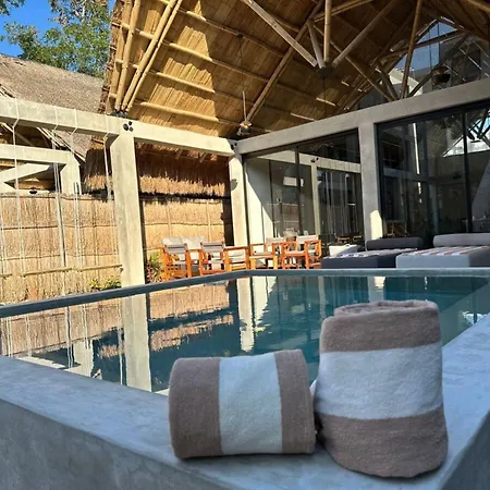 Corazon Toh - Luxury Experience Villa