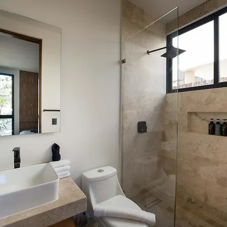 Elegant 4br With Private Pool & Concierge