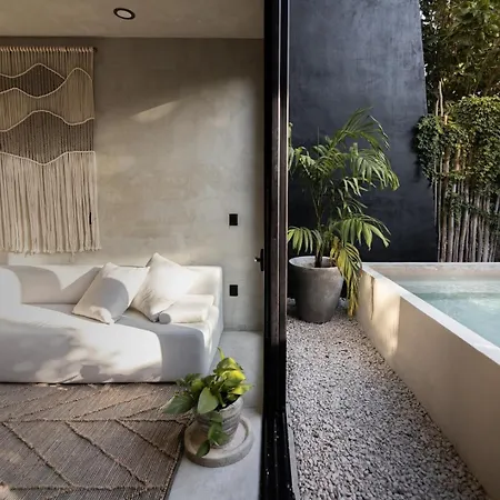 Luxury Trio Villas, 7 Pools, 12 Brs, 32 Pax Villa *